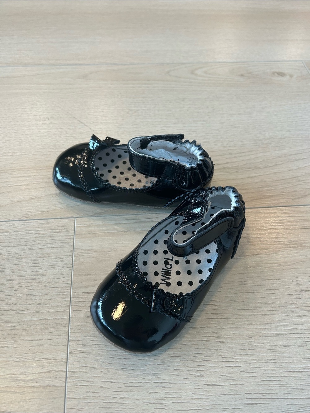 Robeez Girls Black Patent Mary Jane Shoes with Bow Size 18-24 months 6.5T